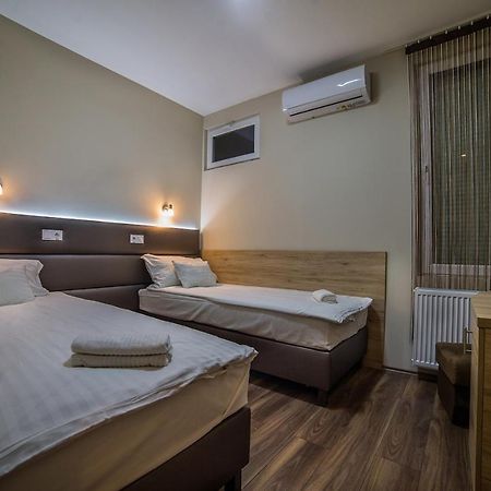Sztar Motel Etterem Balassagyarmat Exteriör bild