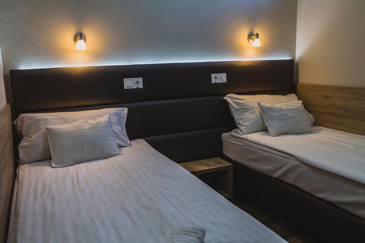 Sztar Motel Etterem Balassagyarmat Exteriör bild