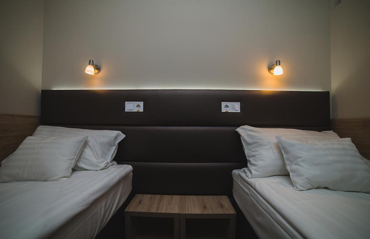 Sztar Motel Etterem Balassagyarmat Exteriör bild