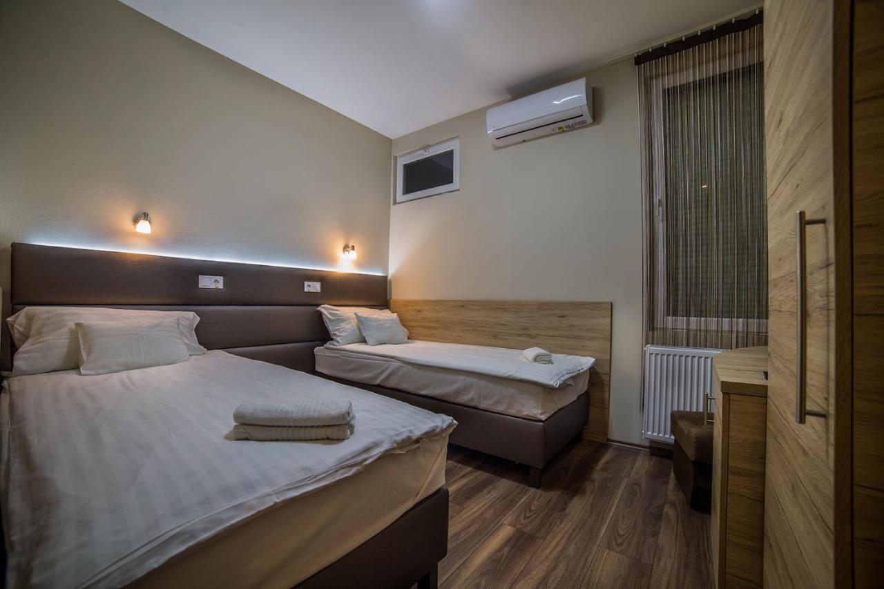 Sztar Motel Etterem Balassagyarmat Exteriör bild